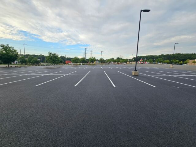 Another one in the books. ✔️

Last week, the Hicks Paving crew completed asphalt paving work at Menlo Park Mall in Edison, NJ. From residential driveways to large commercial projects, we’re equipped to handle it.

📍 Menlo Park Mall | Edison, NJ
🚧 Commercial Asphalt Paving
📞 Hicks Paving (908) 574-5734

#hickspaving #asphaltpaving #commercialpaving #menloparkmall #edisonnj
